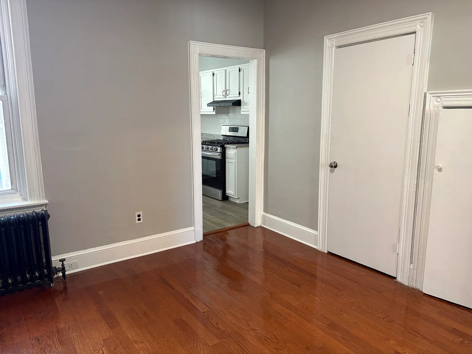 3 bed, 1156 sqft, $2,000 — Photo 2