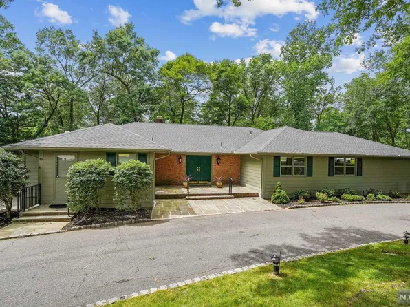 49 Lynwood Rd, Cedar Grove, NJ 07009