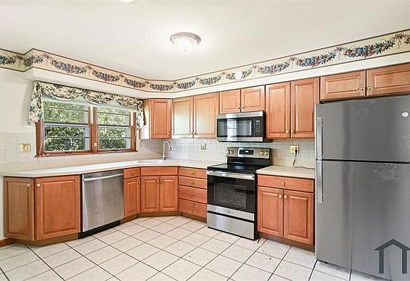 3rd image of 355 Monterey Dr