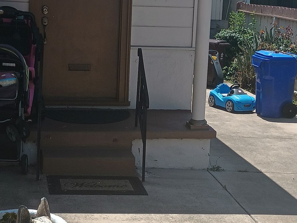 1 apartment for rent 5722 

No rent to own