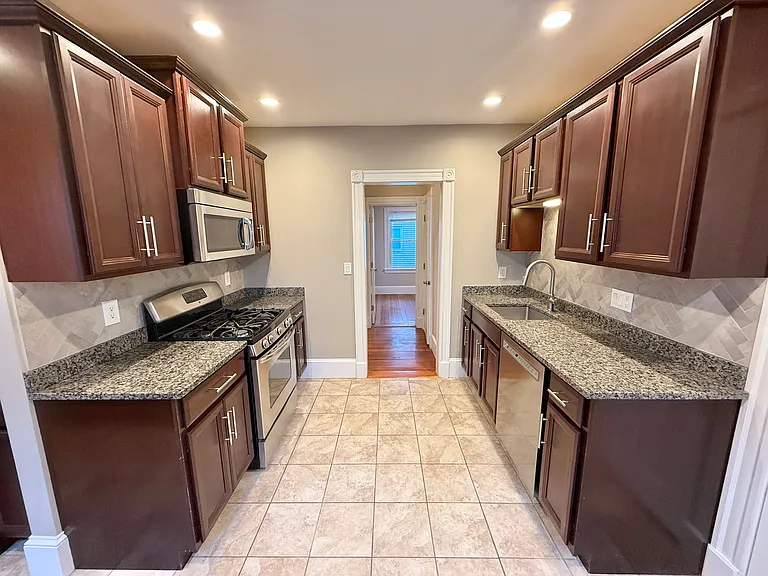 98 Putnam St #1 — Photo 9