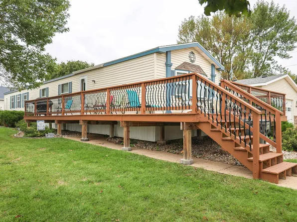 708 Mallard Creek Dr, Arnolds Park, IA 51331