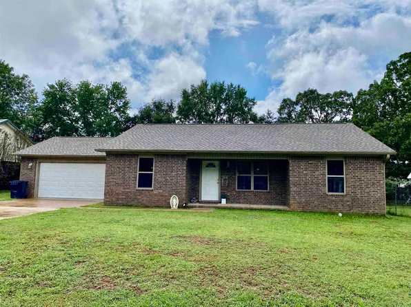 2411 Daniel Dr, Clarksville, AR 72830