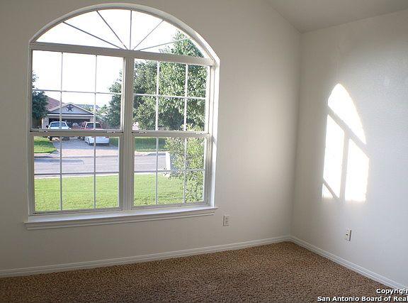 5th image of 1635 Sunview Cir