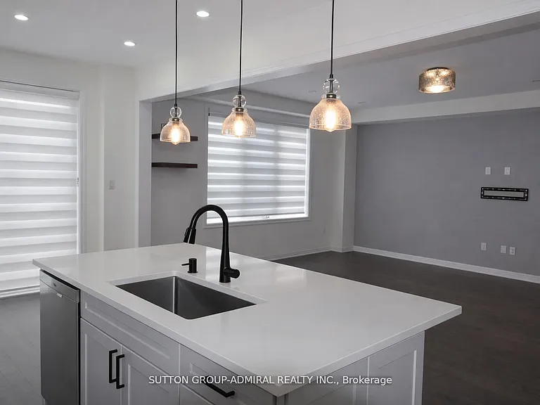 65 Barkerville Dr — Photo 11