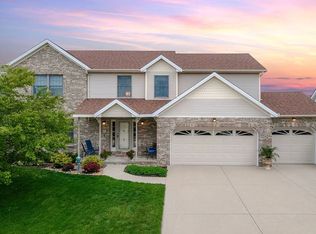 17 Rosewood Ct, Bloomington, IL 61704