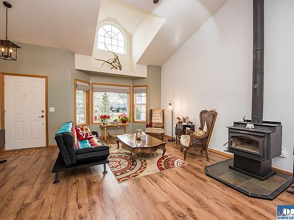 5th image of 634 Summer Breeze Ln