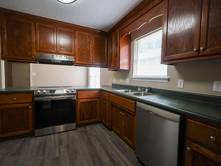 1663 Fresno St — Photo 4