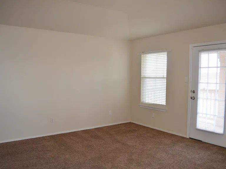 4808 Green Meadow St — Photo 20