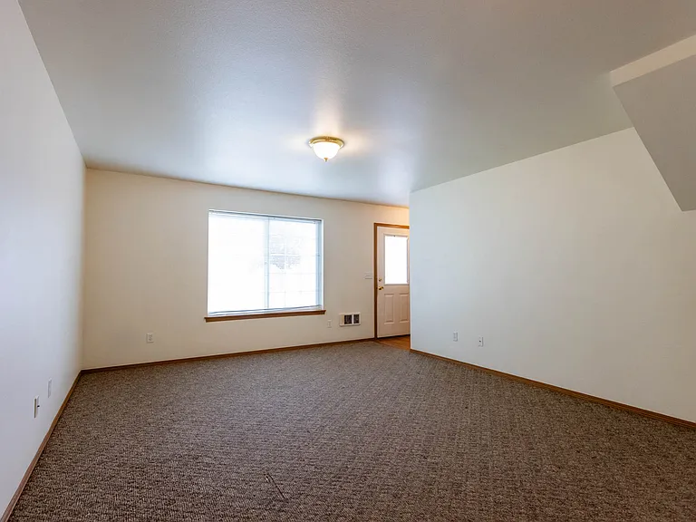 1911 N Chestnut St — Photo 10