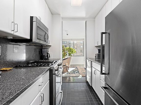 5th image of 315 W 70th St APT 11J