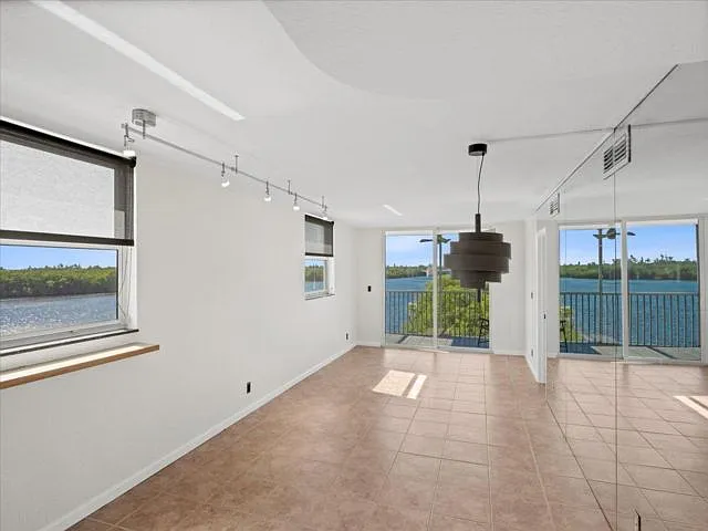 689 NE 6th Ct #4010 — Photo 17