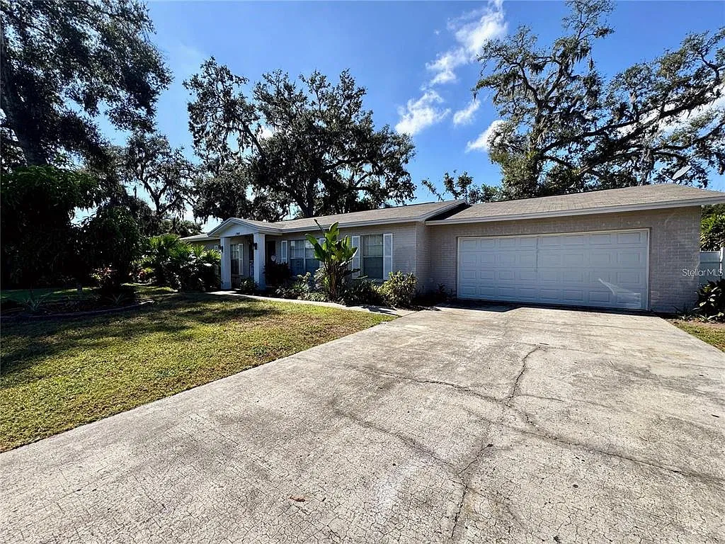 3 bed, 2.0 bath, 1645 sqft, $2,300 — Photo 3