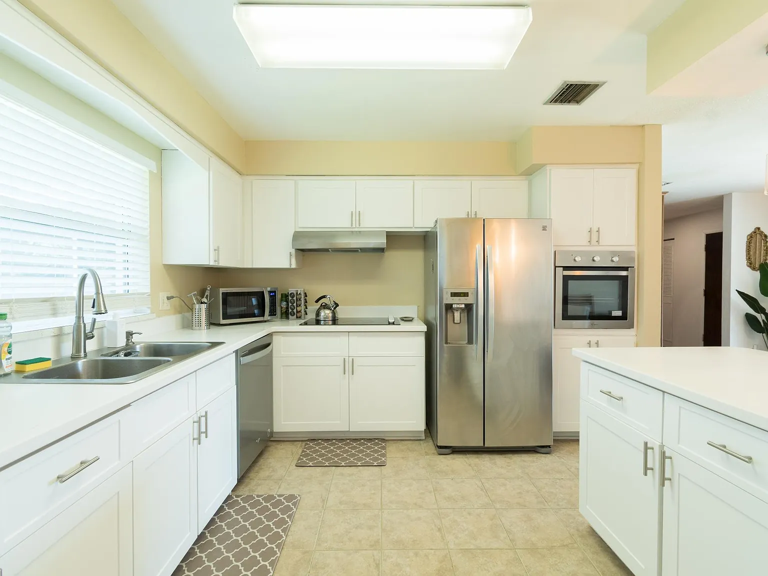 4 bed, 2232 sqft, $3,700 — Photo 4
