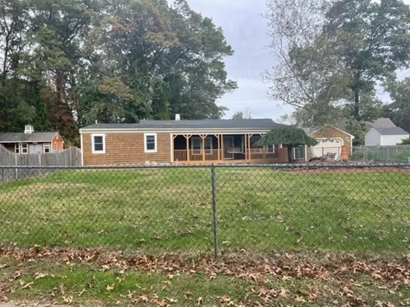 37 Mohawk St, Bellingham, MA 02019