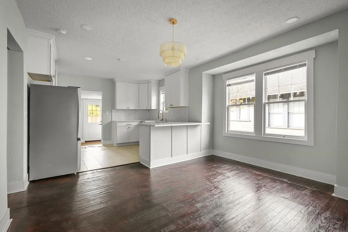3 bed, 1259 sqft, $2,300 — Photo 3