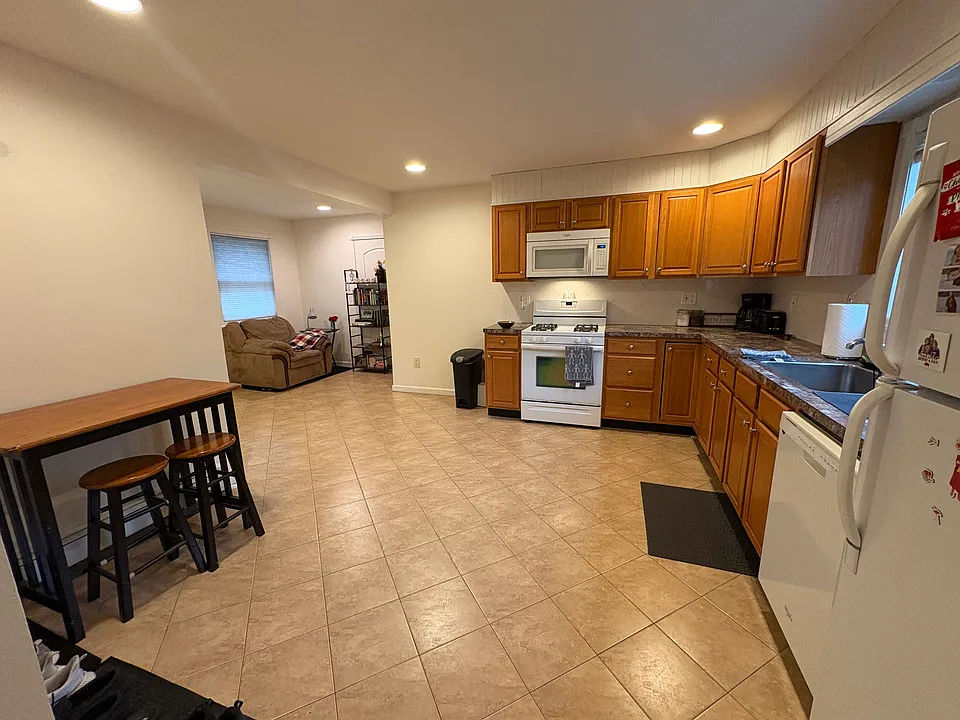 16 Andrews St #1