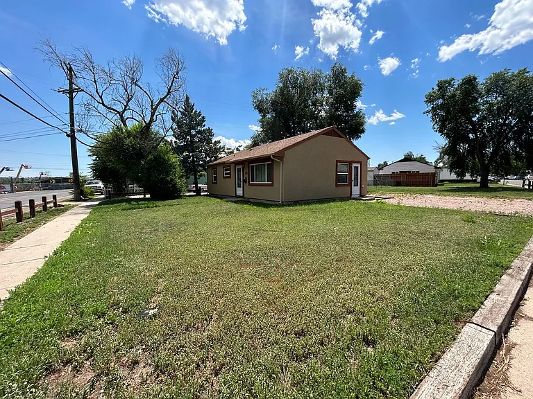 1201 E Cheyenne Rd — Photo 2