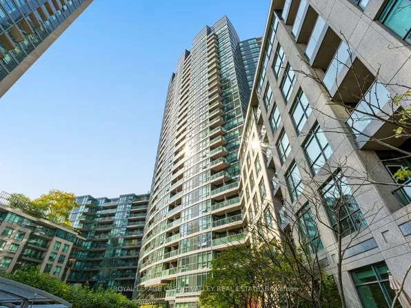 231 Fort York Blvd, Toronto, ON