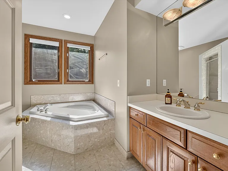 3187 Turnberry Dr — Photo 22