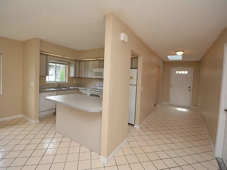 30 Farmsworth Dr #B — Photo 16
