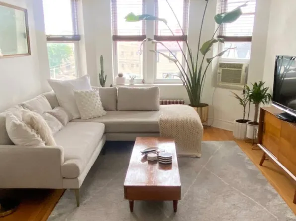 (undisclosed Address), Chicago, IL 60618