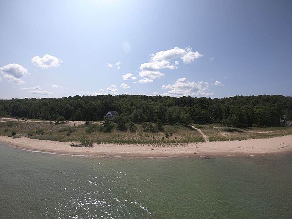 4th image of 6109 N Lake Shore Dr