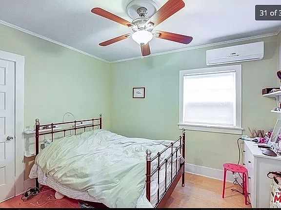 3rd image of 923 Manzanita St