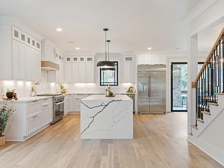 1240 Kenmore Pl — Photo 16