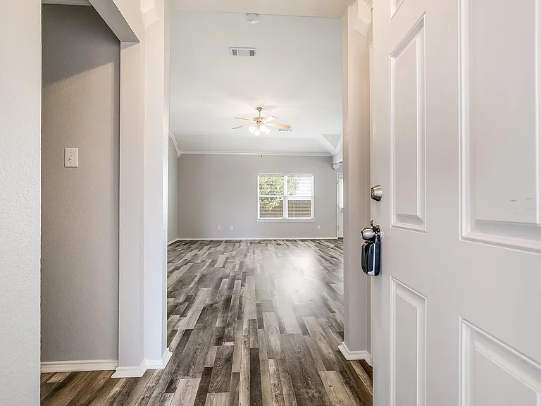 228 Meadow View Ln — Photo 6