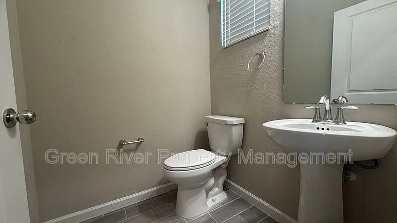 3 bed, 2.5 bath, 1574 sqft, $1,950 — Photo 3