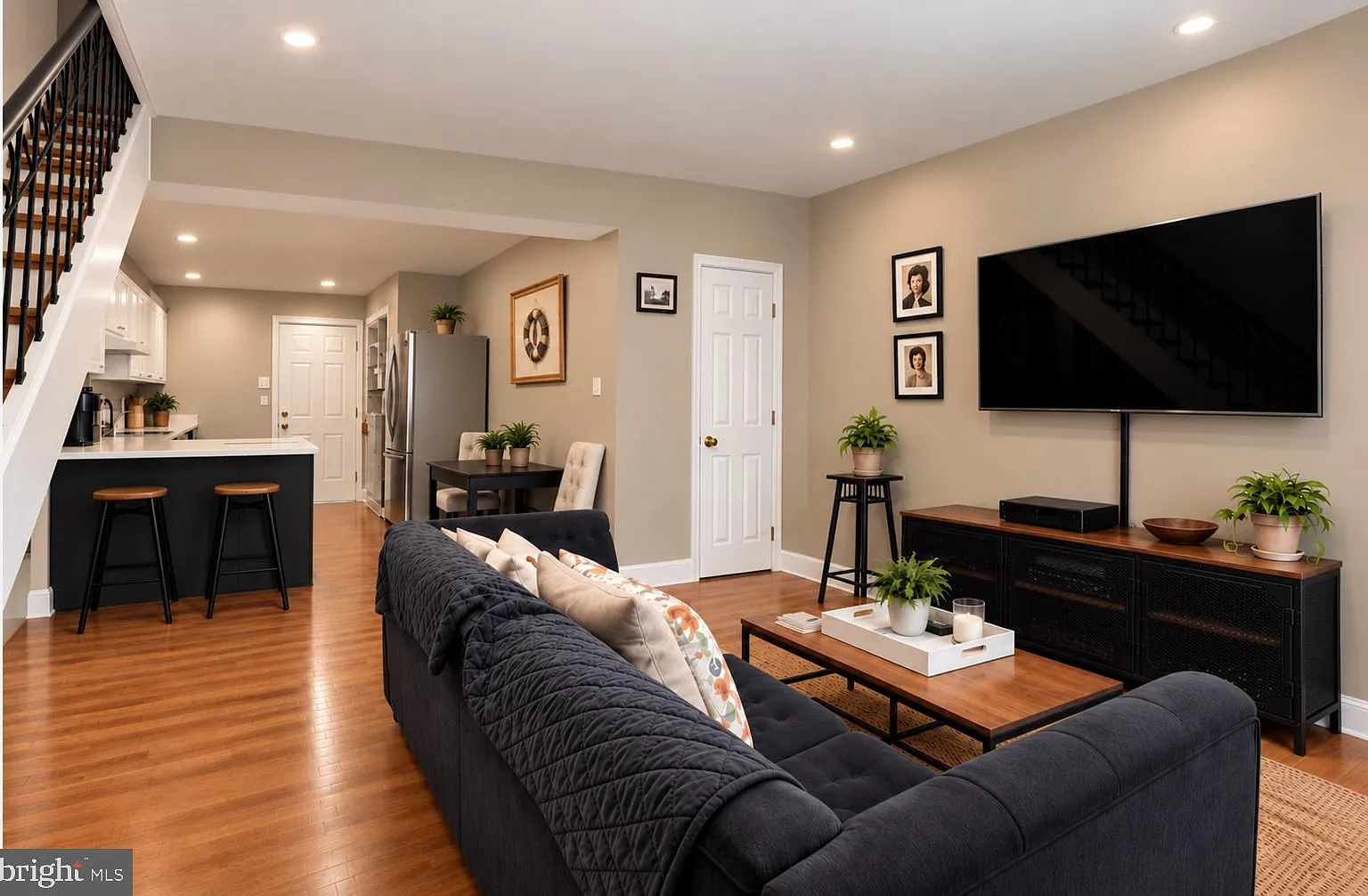 2 bed, 1.5 bath, 1290 sqft, $2,195 — Photo 3