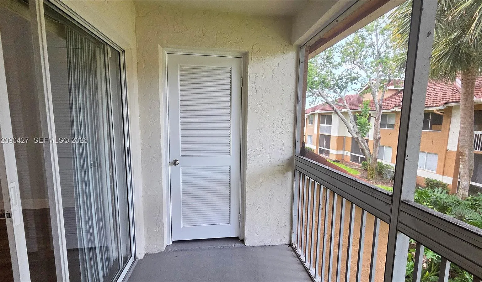 Colonnades Condo — Photo 2