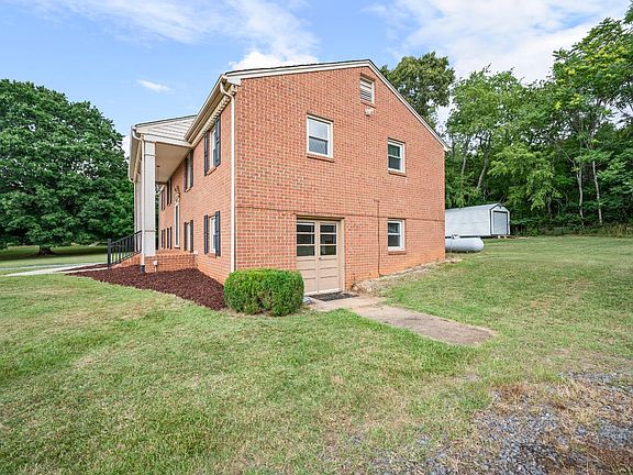3rd image of 300 Casaloma Dr