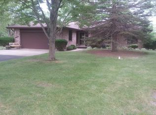 2641 E Van Drunen Dr, Crete, IL 60417