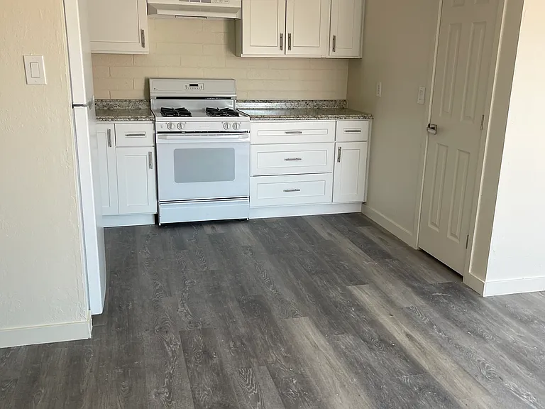 833 W 1st St #A — Photo 6