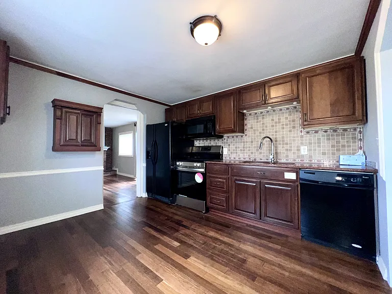 30105 Alger Blvd — Photo 5