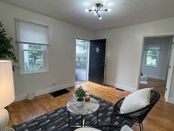 3rd image of 109 W Maple St #5