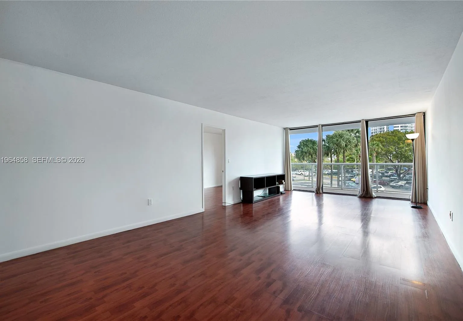 2 bed, 2.0 bath, 1005 sqft, $2,500 — Photo 2