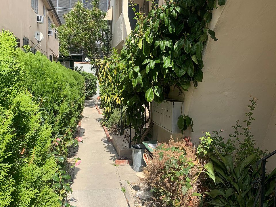 1st image of 8433 Blackburn Ave #3/4
