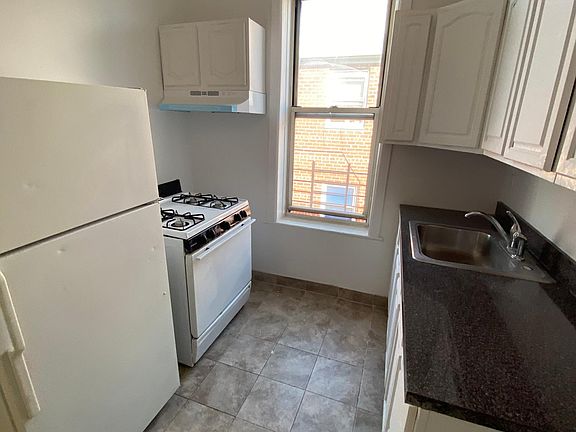 3rd image of 1426 Ovington Ave #2