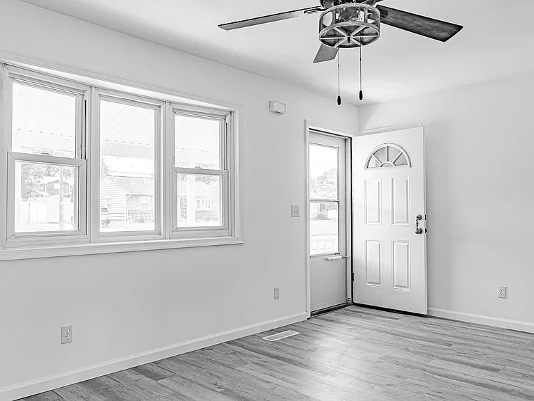 1411 E Congress St — Photo 11