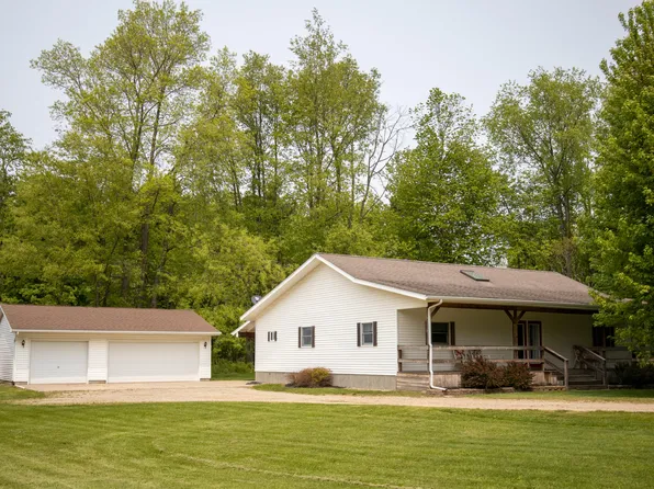 7273 W Lake Dr, Fremont, MI 49412