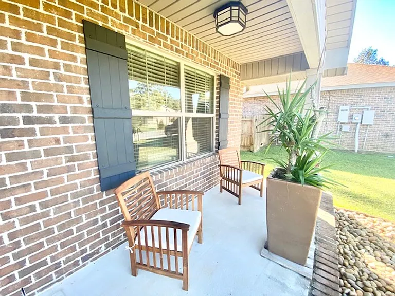6040 Trestle St — Photo 3