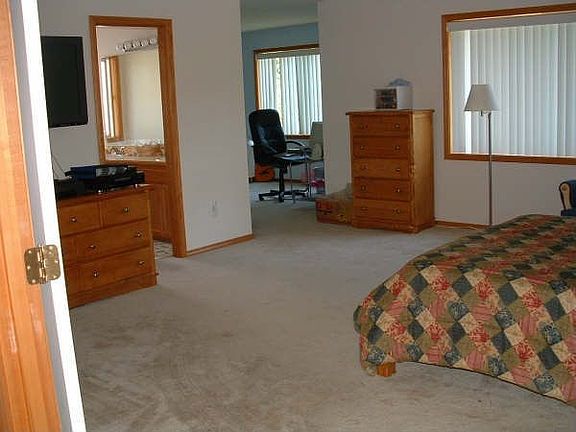 huge master suite w study