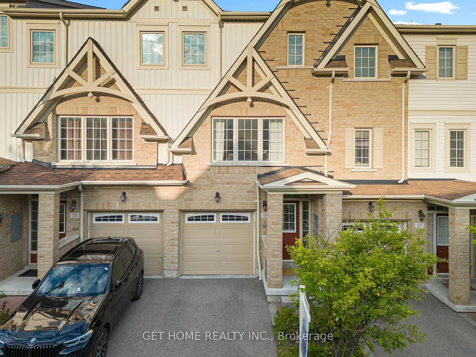 4 bed, $3,000 — Photo 1