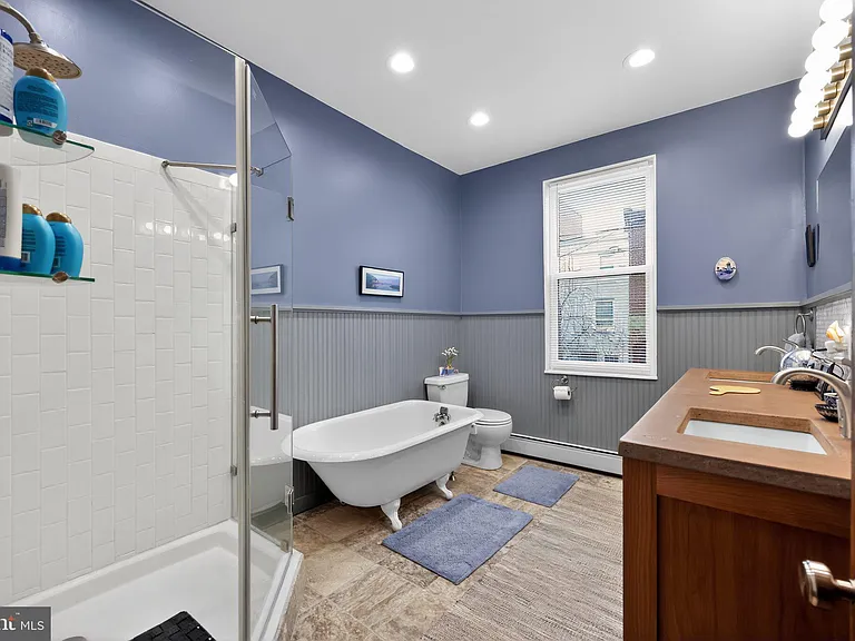2100 E Dauphin St — Photo 22
