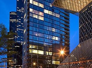 909 5th Ave #1402, Seattle, WA 98104