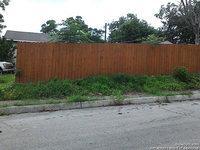 2nd image of 202 Lucas St