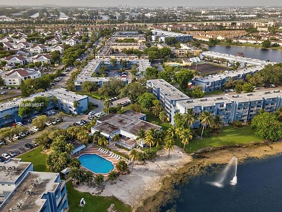 3rd image of 9375 Fontainebleau Blvd APT L201